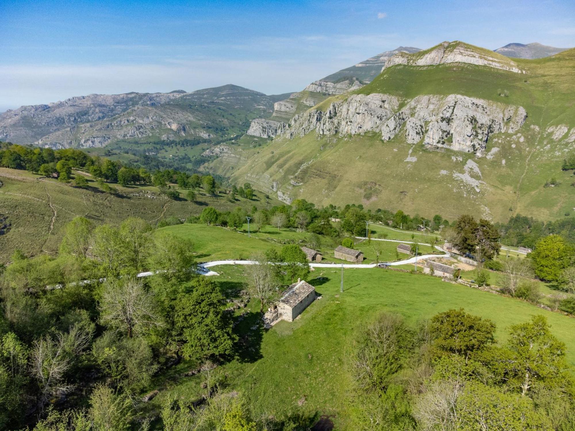 Vivienda Pasiega Lo Lucas 1920 San Roque de Riomiera ภายนอก รูปภาพ